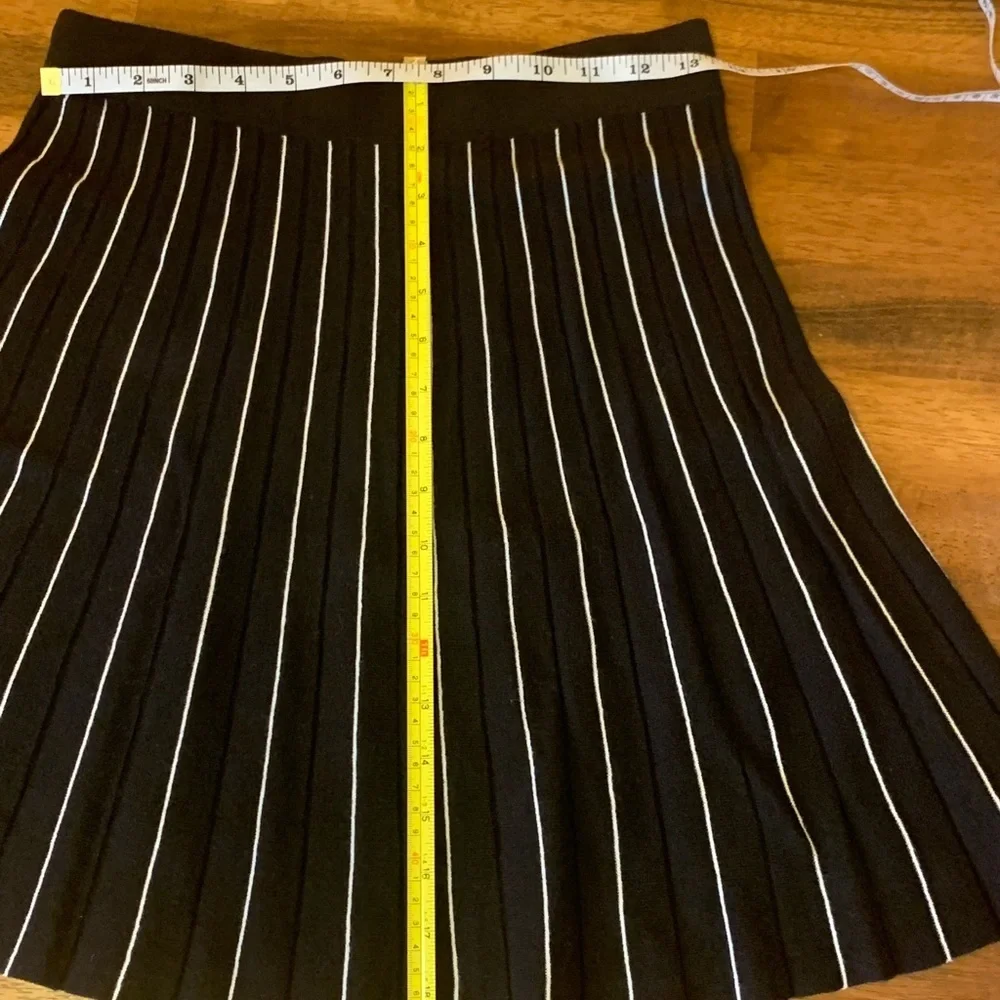 Loft skirt women’s XS black white stripe knit mini